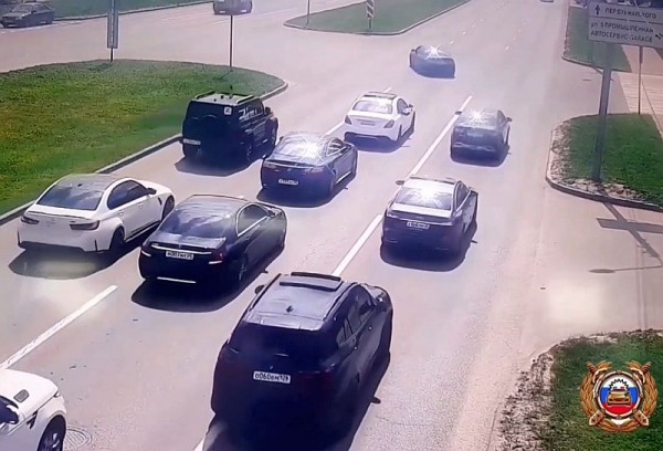 В Ставрополе водители автомобилей премиум-класса устроили беспорядки на дороге