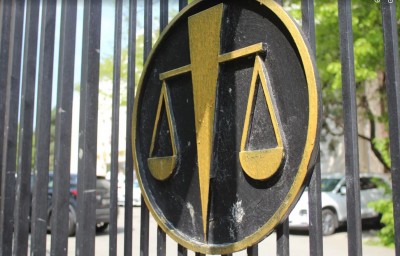 В Ессентуках бывший заместитель главы администрации города и главный специалист отдела земельных отношений обвиняются в ряде преступлений