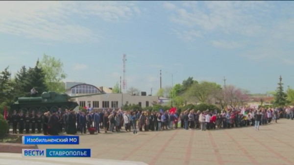 В канун Дня Победы праздничный концерт прошел в поселке Рыздвяный на Ставрополье