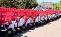 Полотно Памяти развернули на центральной площади в Буденновске