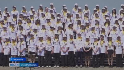 Тысячный детский хор исполнил песни Победы в Ставрополе