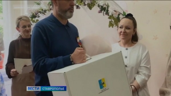 Подарочные наборы для новорождённых приготовили в Кировском округе Ставрополья
