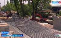 В Пятигорске быстрыми темпами строят мост через реку Подкумок
