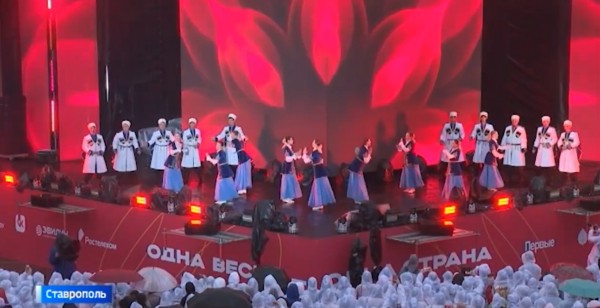 Школьная весна вопреки непогоде: тысячи юных талантов встретились в Ставрополе