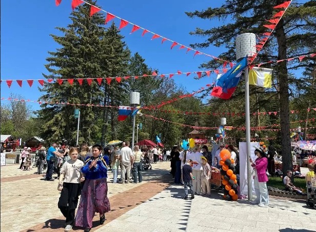 В Кисловодске на двух благотворительных ярмарках для бойцов СВО собрали более 3 млн урблей В Кисловодске на двух благотворительных ярмарках для бойцов СВО собрали более 3 млн урблей