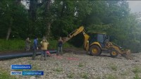 В Невинномысске под воду ушли дороги, вода зашла и в дома В Невинномысске под воду ушли дороги, вода зашла и в дома