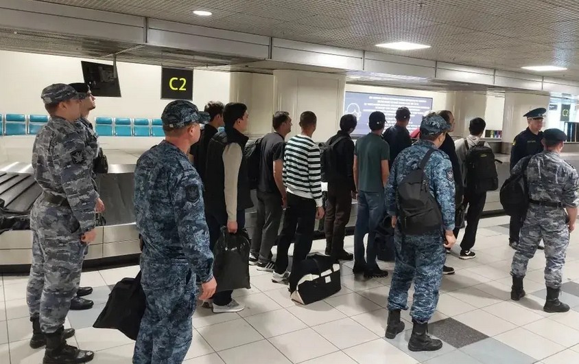 Десять иностранцев судприставы Ставрополья выдворили за пределы страны Десять иностранцев судприставы Ставрополья выдворили за пределы страны