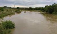 Из-за затяжных дождей уровень воды в реке Калаус продолжает расти