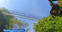 Стеклянный мост на высоте 30 метров откроют в КЧР