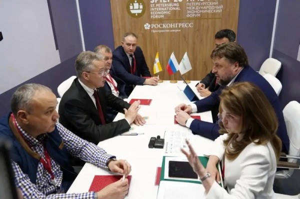 На ПМЭФ обсудили формы сотрудничества Ставрополья с Росагролизингом