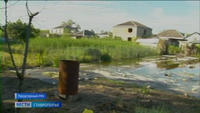 На Ставрополье спасатели откачивают воду с затопленных участков