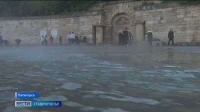 В Пятигорске спускают воду из озера Провал