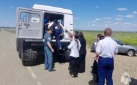 Сотрудники МЧС помогли школьникам села Воздвиженское добраться на ЕГЭ на болотоходе Сотрудники МЧС помогли школьникам села Воздвиженское добраться на ЕГЭ на болотоходе
