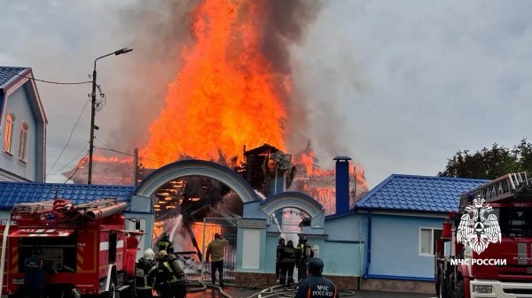 Пожар вспыхнул в Свято-Никольской церкви в Ессентуках