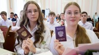 В Ставрополе прошло торжественное вручение паспортов накануне Дня России В Ставрополе прошло торжественное вручение паспортов накануне Дня России