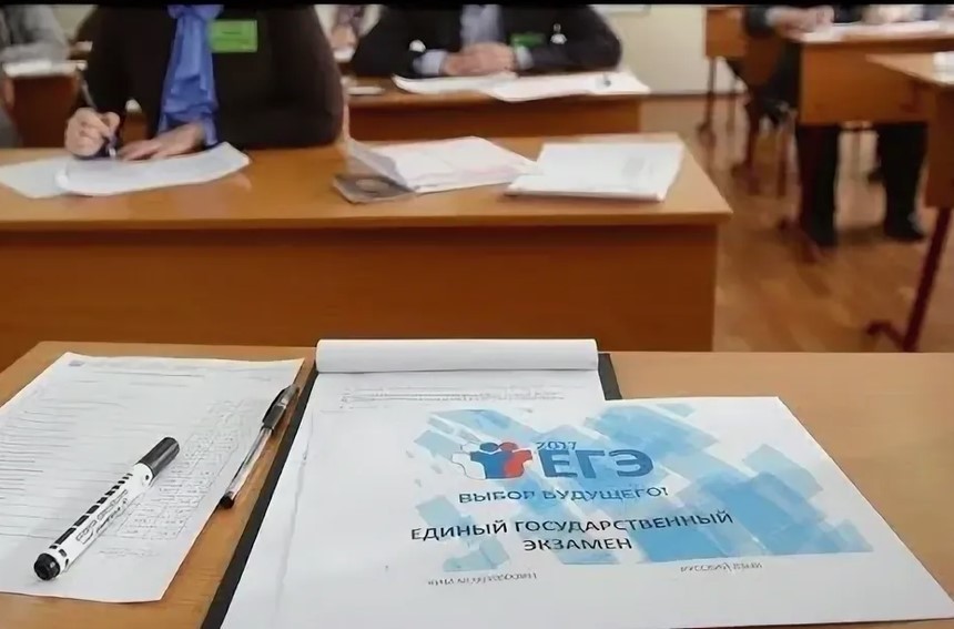 Сегодня выпускники сдают ЕГЭ по информатике и иностранным языкам Сегодня выпускники сдают ЕГЭ по информатике и иностранным языкам