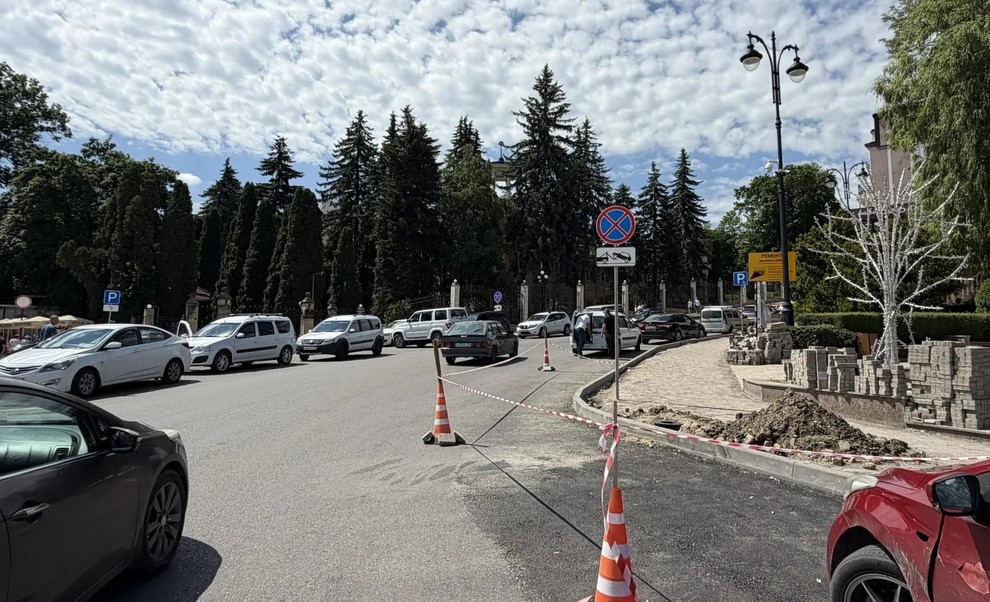 В Кисловодске продолжается ремонт дороги к национальному парку В Кисловодске продолжается ремонт дороги к национальному парку
