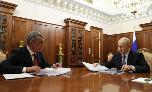 Владимир Путин провел встречу с главой Северной Осетии