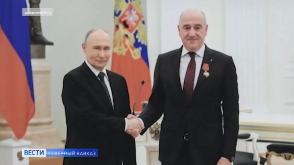 Президент наградил главу КЧР орденом За заслуги перед Отечеством