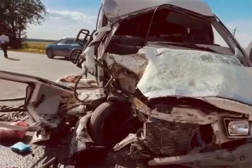 Семеро ставропольцев пострадали в ДТП в Краснодарском крае Семеро ставропольцев пострадали в ДТП в Краснодарском крае