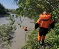 Спасатели нашли тело четырехлетнего мальчика у берега реки Кума