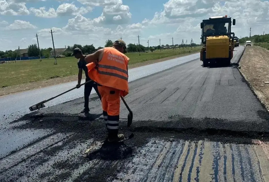 На Ставрополье продолжается ремонт одной из важнейших дорожных артерий края На Ставрополье продолжается ремонт одной из важнейших дорожных артерий края