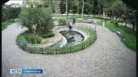В Ессентуках спасли упавшего в пруд ребенка В Ессентуках спасли упавшего в пруд ребенка
