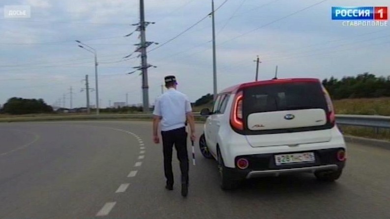 В Ставрополе госавтоинспекторы учат детей правилам дорожной безопасности В Ставрополе госавтоинспекторы учат детей правилам дорожной безопасности