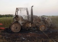 В Шпаковском округе Ставрополья пожарные потушили загоревшийся трактор В Шпаковском округе Ставрополья пожарные потушили загоревшийся трактор