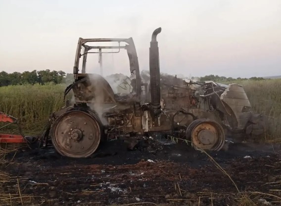 В Шпаковском округе Ставрополья пожарные потушили загоревшийся трактор В Шпаковском округе Ставрополья пожарные потушили загоревшийся трактор