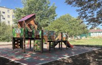В Ставрополе развернулся масштабный ремонт детских площадок