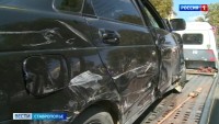 Авария в центре Ставрополя: легковой автомобиль влетел в ограждение