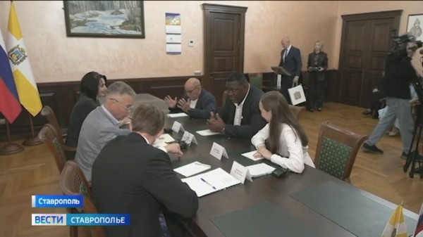 Кубинский спортсмен, пятикратный олимпийский чемпион по греко-римской  борьбе приехал на Ставрополье