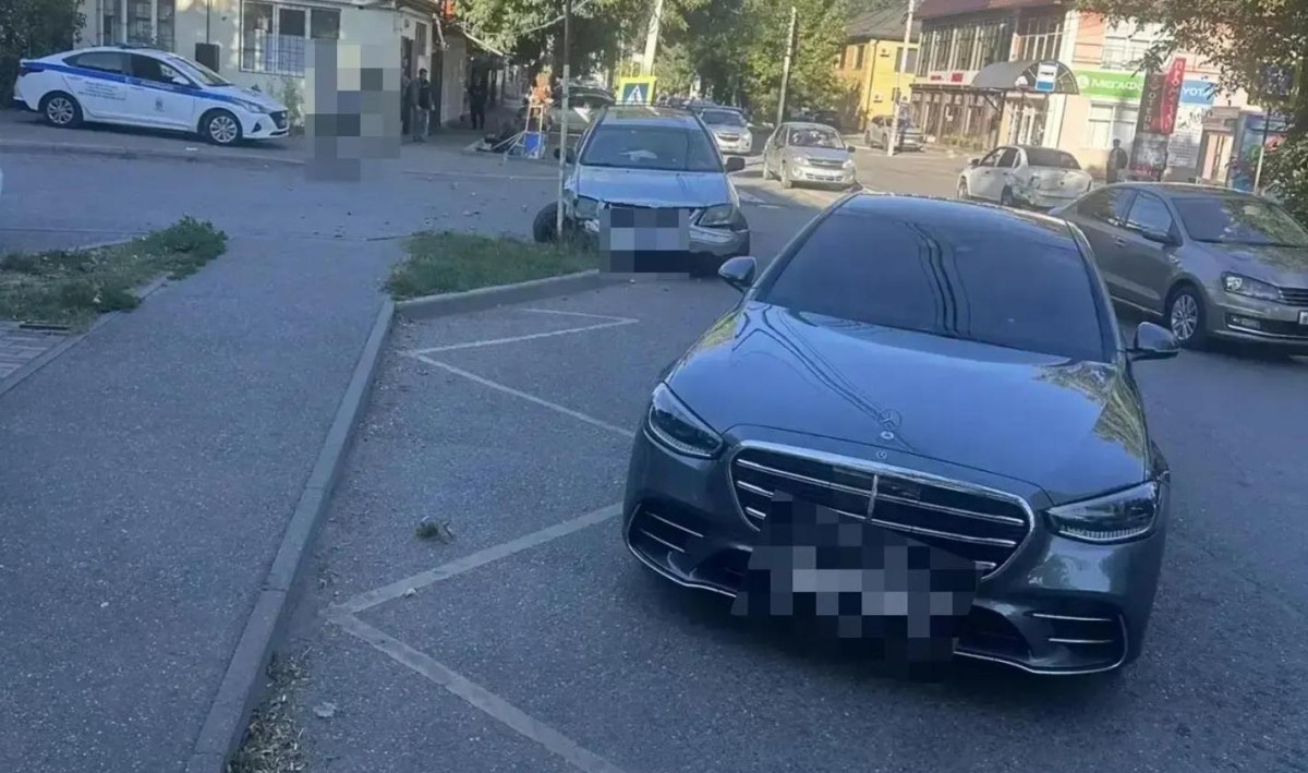 В Ессентуках водителю стало плохо за рулем, он скончался В Ессентуках водителю стало плохо за рулем, он скончался