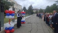 В Нефтекумске установили стелу Герою России В Нефтекумске установили стелу Герою России