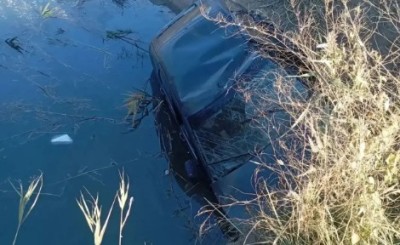 На Ставрополье "Лада Приора" улетела в канал: есть погибший На Ставрополье "Лада Приора" улетела в канал: есть погибший