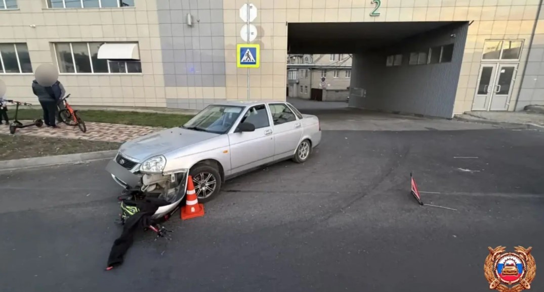 В Ставрополе подросток на электросамокате попал под колеса автомобиля В Ставрополе подросток на электросамокате попал под колеса автомобиля