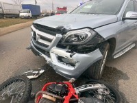 На Ставрополье два подростка на питбайке врезались в «Мерседес» На Ставрополье два подростка на питбайке врезались в «Мерседес»