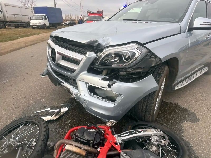На Ставрополье два подростка на питбайке врезались в «Мерседес» На Ставрополье два подростка на питбайке врезались в «Мерседес»